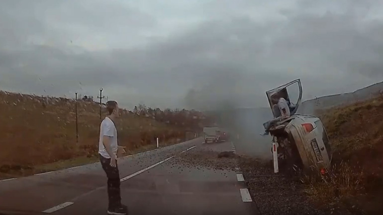 Βγήκε για προσπέραση και κατέληξε στο χαντάκι!